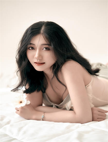 同志圣诞节不同导演版本比较震撼人心的：艺术风格差异深入分析